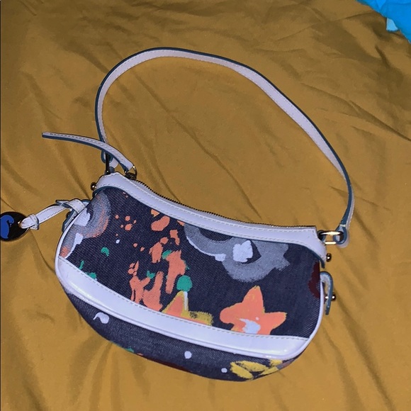 Dooney and Bourke shoulder bag - Picture 3 of 4